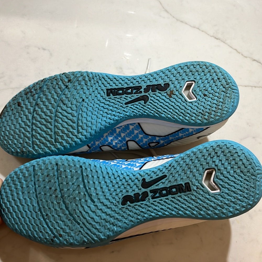 Nike Air Futsal shoes! Only used a couple times and in great condition! - Picture 3 of 4